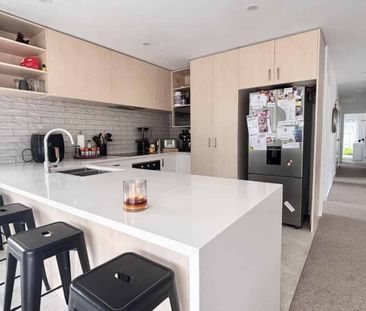 Modern Aramoho home - Photo 2