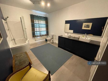 1 bedroom in a house share to rent - Photo 5