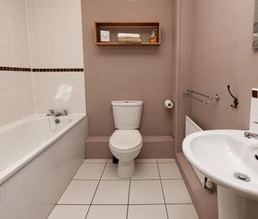 24 Linen Crescent, Bangor, BT19 7JH - Photo 5