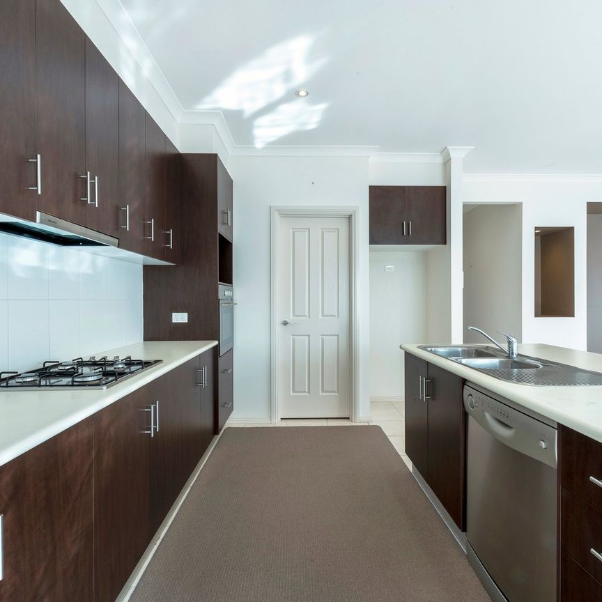 Beautiful, well maintained home! - Photo 1