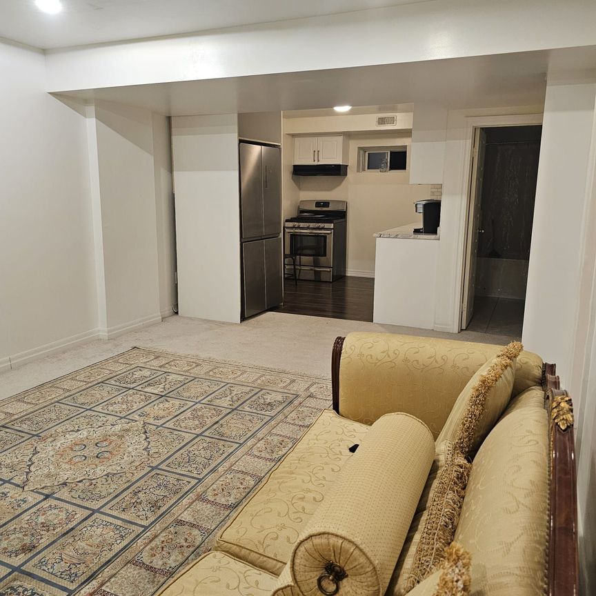 For Lease - 82 Vantage Loop, Newmarket, Ontario - Photo 1