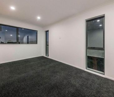 Spacious 5-Bedroom Family Home for Rent in Point England - Photo 5