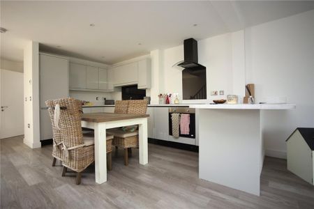 3 bedroom link detached house to rent - Photo 5