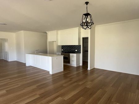 Executive 4 bedroom family home with rural views - Photo 5