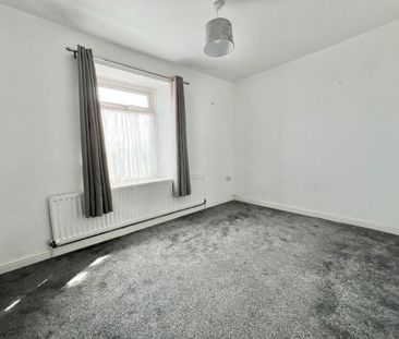 2 bedroom end of terrace house to rent - Photo 4