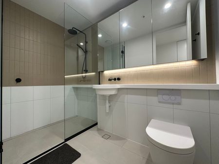 Charming 2 Bedroom Apartment with Modern Amenities at 138 Spencer St - Photo 5