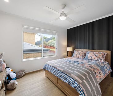 Spacious Family Home with Multiple Living Zones & Exceptional Outdoor Entertaining - Photo 5