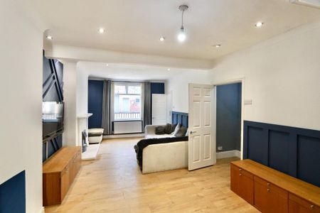 3 bedroom terraced house to rent - Photo 2