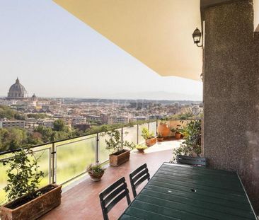 Piccolomini-St-Peters: Spacious 4 bedroom, 5 baths. Large living room, formal dining, terrace with panoramic view of St. Peters, parking, air conditioning. Ref 1490 - Photo 4