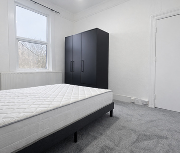 1 bedroom in a house share to rent - Photo 2