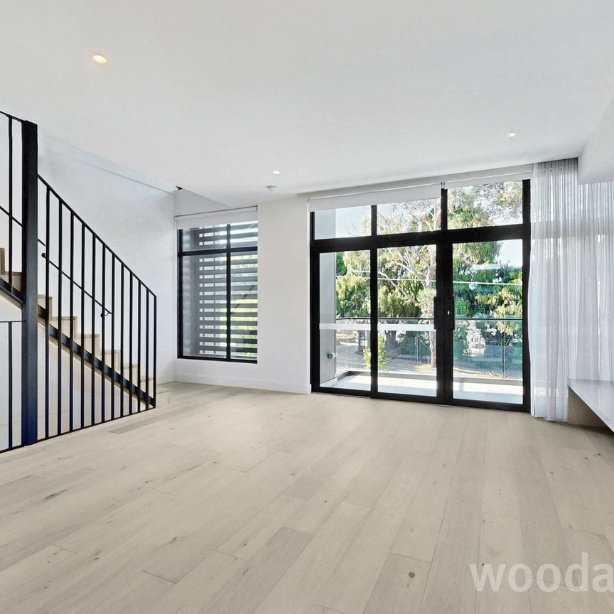 Unrivalled Luxury and Contemporary Elegance with this Brand-New 3-bedroom Architecturally Designed Townhouse. - Photo 1