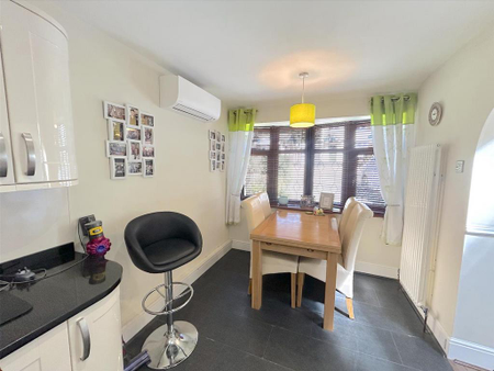 4 bedroom detached house to rent - Photo 5