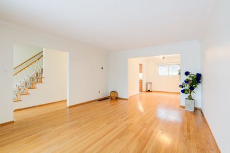 For Lease - 34 Harringay Crescent, Toronto, Ontario - Photo 2