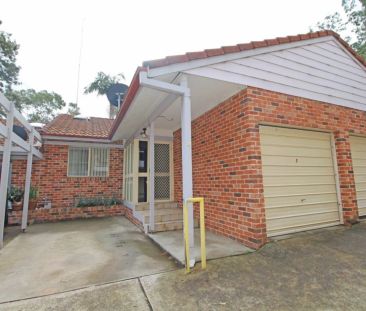 SPACIOUS 3 BEDROOM SPLIT LEVEL VILLA WITH LOCK UP GARAGE - Photo 1