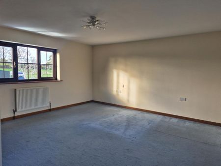 4 bedroom semi-detached house to rent - Photo 5