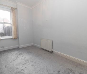 2 Bedroom Flat - Ground Floor - Photo 2