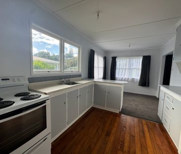 Sunny Family Home - Photo 5