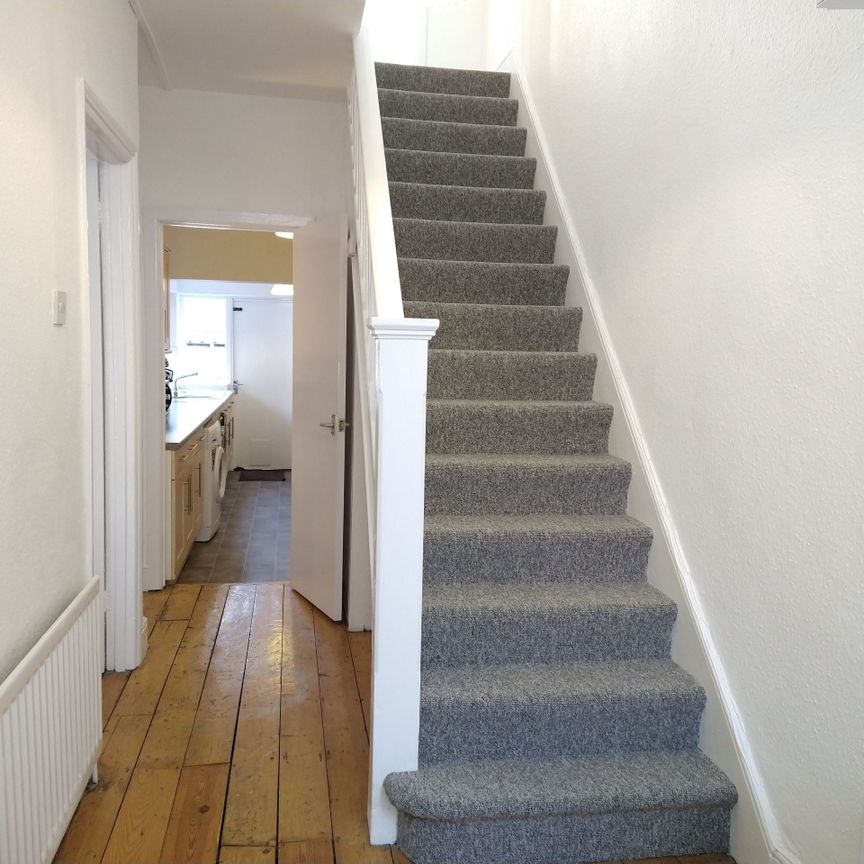 Double Room- Just off Gloucester Road - Photo 1