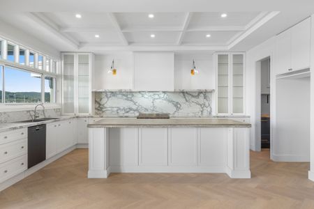 Brand new absolute waterfront luxury - Photo 2