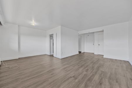 For Lease - 65 Thorncliffe Park Drive Unit# 1807, Toronto, Ontario - Photo 3