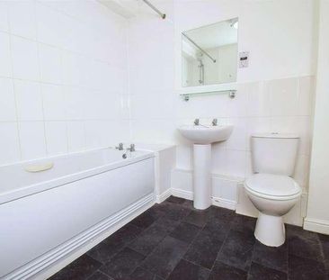 Augustine Court, Spire View, SP2 - Photo 6