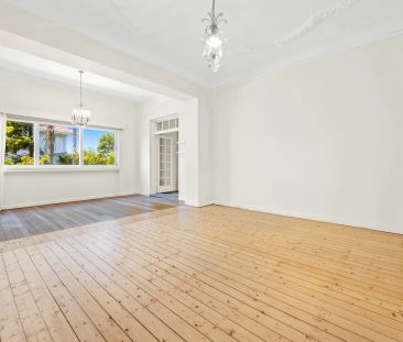 SPACIOUS 3 BEDROOM APARTMENT IN THE PRIME LOCATION - Photo 3