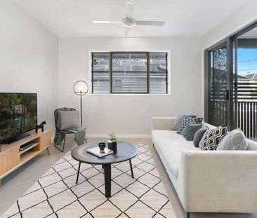 2/38 Tarana Street, Camp Hill QLD 4152 - Townhouse For Rent | Domain - Photo 1