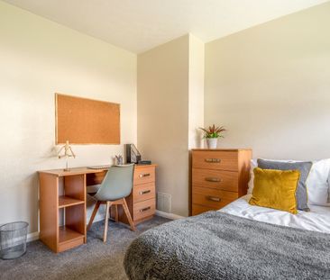 5 Bed Semi-Detached House, Hillside, BN2 - Photo 4