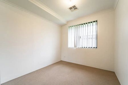 9 Norite Street, Piara Waters WA 6112 - Photo 5