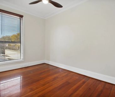 Location & lifestyle - Photo 4