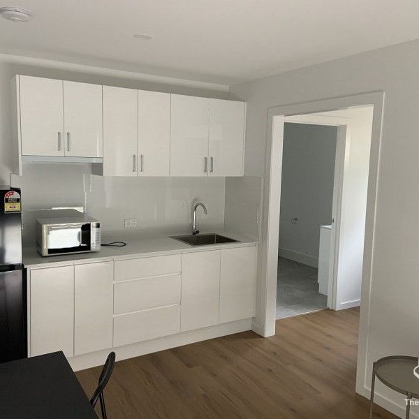 Modern Spacious One Bedroom Unit â Fully Furnished, All Bills Included - Photo 1