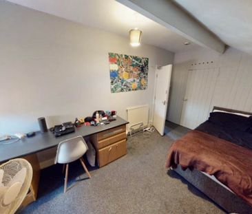 6 Bed - 8 St Michael's Terrace, Headingley, Leeds - LS6 3BQ - Student - Photo 3