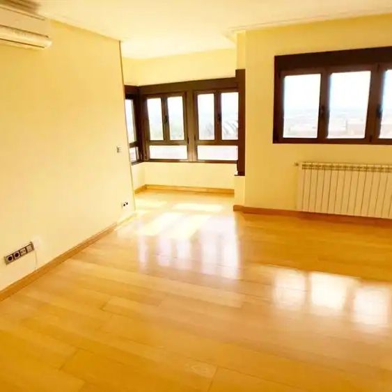 Piso de alquiler en Sector Pintores, Primera Fase - Nuevo Tres Cantos - Photo 1