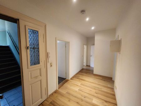 Neu! Großzügiges & modernes Single-Apartment mit Einbauküche - Photo 2