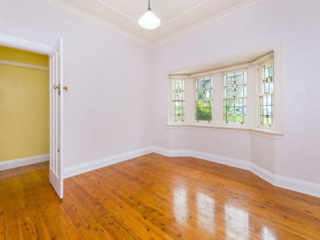 Beautiful & Stylish Family Home &ast;&ast; Available Now &ast;&ast; - Photo 2