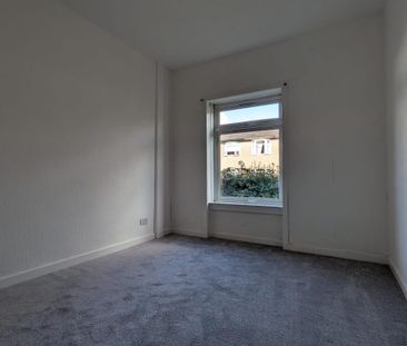 3 bedroom flat to rent - Photo 4