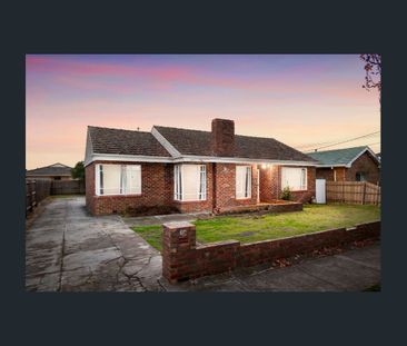 Charming Home! Comfort, Space & Central Dandenong Location! - Photo 3