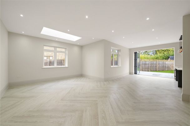 Queens Road, Hersham, KT12 - Photo 1