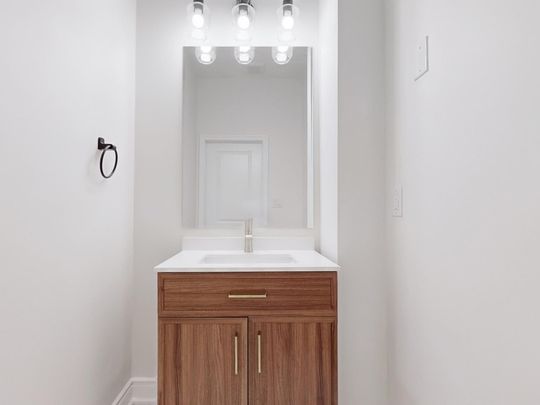 For Lease - 2180 Lumberman Lane, Oakville, Ontario - Photo 1