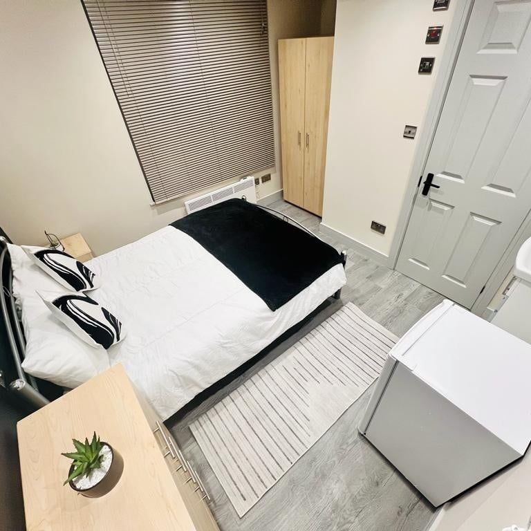 Room in a Shared Flat, Dunbar St, SE27 - Photo 1