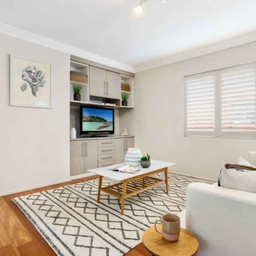 Lifestyle Apartment in Beachside Location - Level Walk to Beach - Photo 1