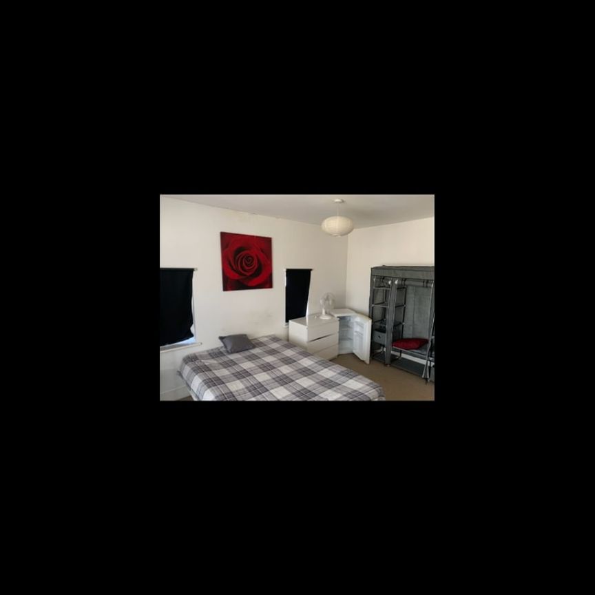 Room in a Shared House, Sudbury Court Road, HA1 - Photo 2