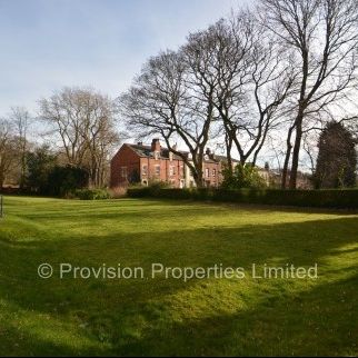 4 Bedroom Flats in Leeds - Photo 1