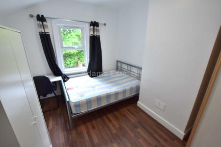 4 bedroom terraced house to rent - Photo 3