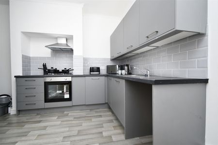 1 bed house share to rent in Linden Street, Burnley, BB10 - Photo 4