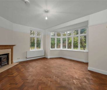 A spacious six bedroom family home situated on the sought after Cro... - Photo 2