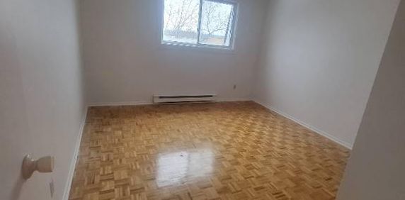 Beau Grand 4 1/2 propre à louer - Photo 2