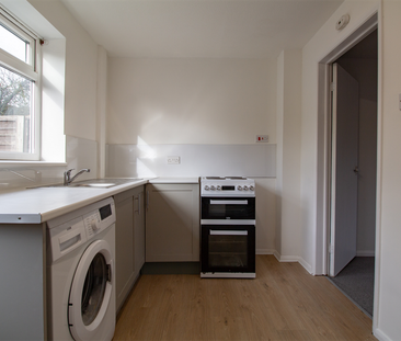 2 bedroom semi-detached house to rent - Photo 5