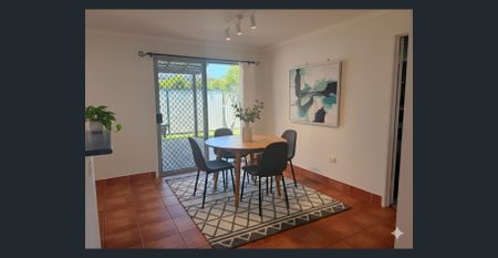 Beautiful spacious family home - Photo 2