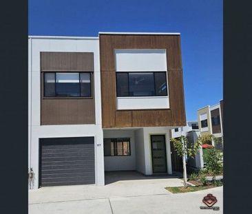 4 Bedroom Townhouse - Photo 2